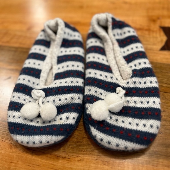 Unk Other - Comfy slippers size 9 in GUC